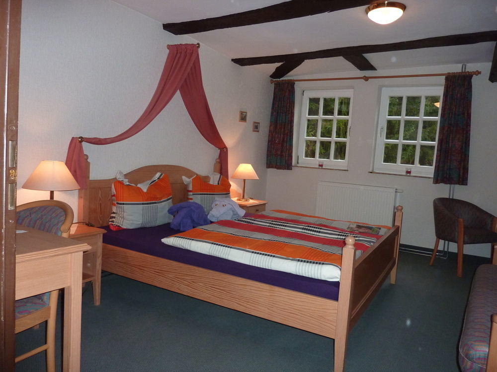 Hof Guttels Waldgasthof Ferienpension Ротенбург-на-Фульде Экстерьер фото
